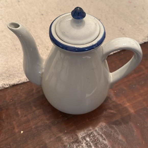 3 piece Beautiful blue and cream pottery tea set - Picture 6 of 12